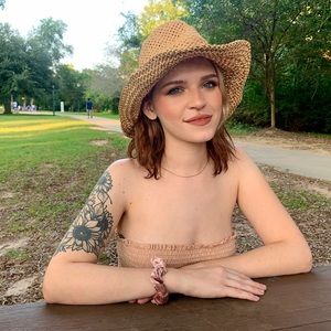 Meet your Posher, Sabrina